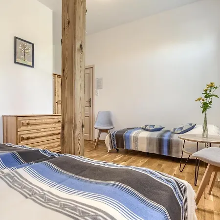 Stara Szkola 20 3* Trzcin