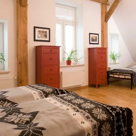 Stara Szkola 20 3* Trzcin