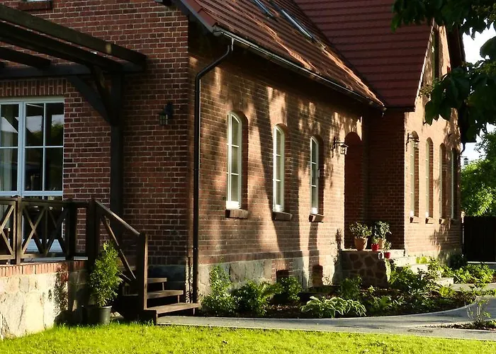 Stara Szkola 20 住宿加早餐酒店 Trzcin